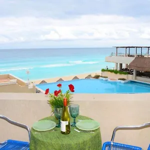Ocean Front Suite, Balcony, Kitchen. Apartment Cancun